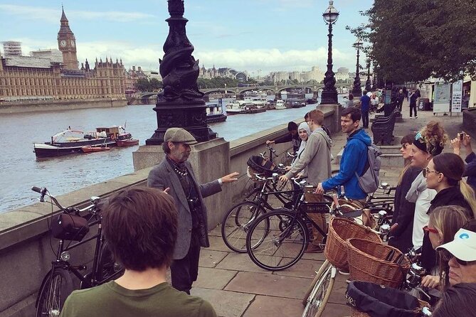 London Bike Tour: Landmarks, Secret Gems, Pub Stop & Street Art - Lambeth Palace And The Thames: Royal Power, Clear Sightlines