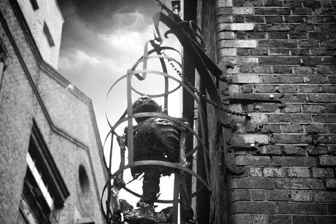 London Bridge Ghost Walking Tour - London Bridge after dark: the tone you should expect