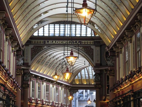 London Christmas Carol & Charles Dickens Small Group Walking Tour - Key highlights worth showing up for