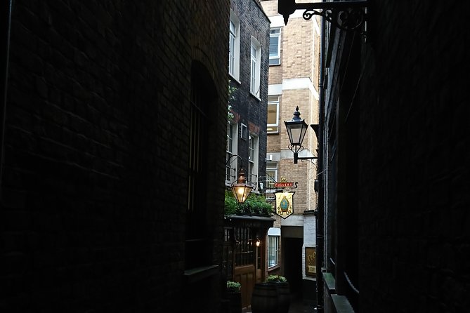 London Christmas Carol & Charles Dickens Small Group Walking Tour - The coffee-house and chop-house stops: Scrooge’s world feels edible