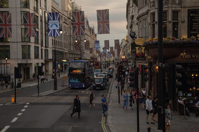 London Christmas Day 1 Day Hop-on Hop-off Bus Tour - Christmas Day flexibility, without making your schedule fancy
