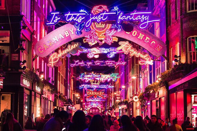 London Christmas Lights Private Walking Tour - The Strand and Trafalgar Square: lights above and stories below