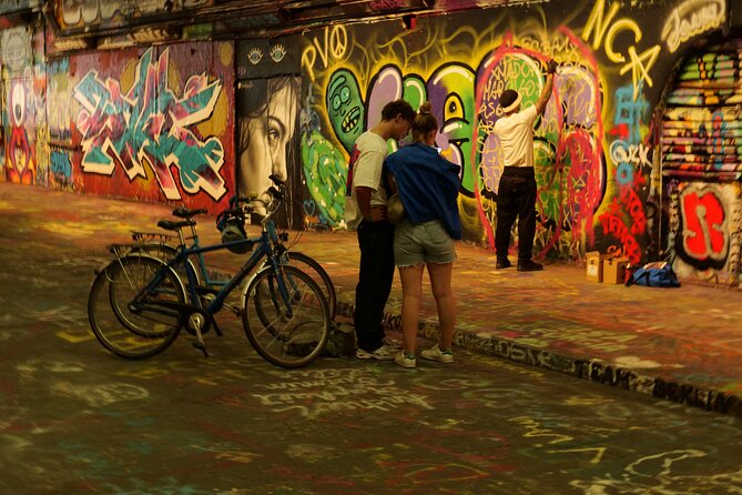 London Classic Landmarks Bike Tour with Local Guide - Getting started near Lambeth North, and what you should expect