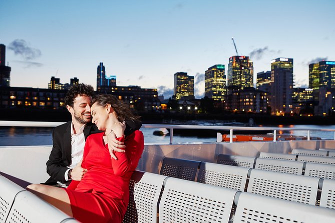 London Dinner Cruise on the Thames River - Live Performer, Dancing, and the Noise Factor