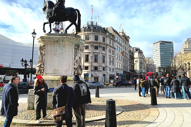 London Espionage, James Bond and Spies Walking Tour - Entering County Hall, then finding Bond’s controversial car spot
