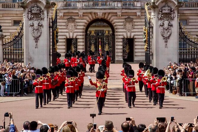 London Essential 2 hour introductory Walking Tour With a Londoner - Why this 2-hour royal walk feels like a first-day win