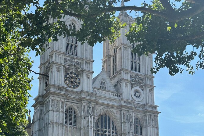 London Essential 2 hour introductory Walking Tour With a Londoner - St James’s Park and The Mall: wildlife, statues, and a classic walk