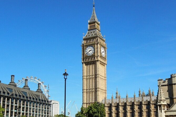 London Essential 2 hour introductory Walking Tour With a Londoner - Trafalgar Square quick hit: past and present in one public square