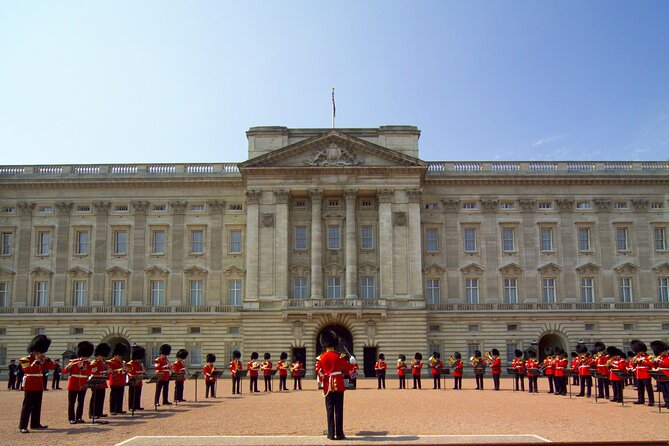 London Essential 2 hour introductory Walking Tour With a Londoner - Buckingham Palace from the gates, plus the best Instagram angles