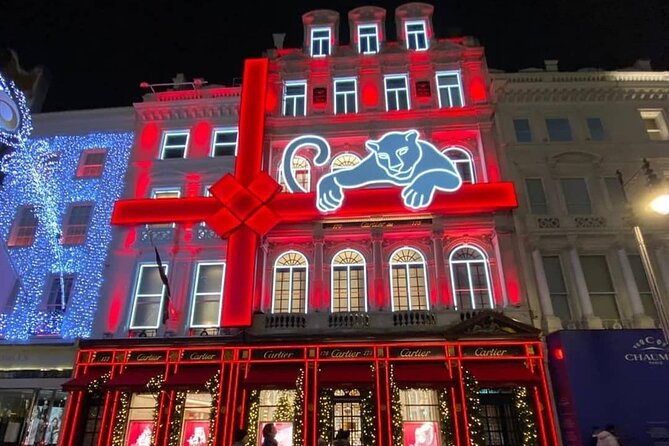 London Exclusive Christmas Lights Guided Tour by Black Cab - Trafalgar Square: central, iconic, and good for orientation