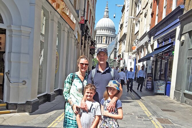 London Highlights Family-Friendly Walking Tour with Top Guide - A private, kid-focused walk through London’s biggest symbols