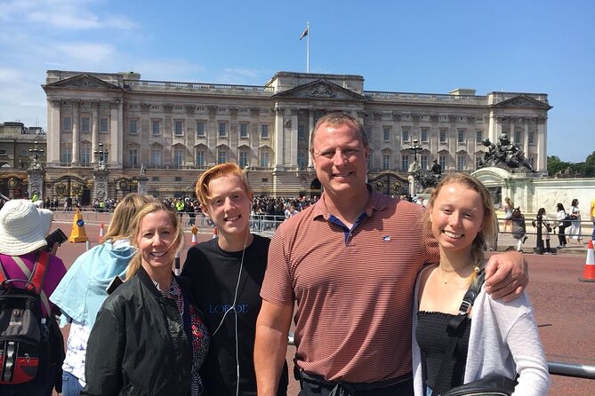 London Highlights Family-Friendly Walking Tour with Top Guide - Buckingham Palace changing of the guard, when the weather decides