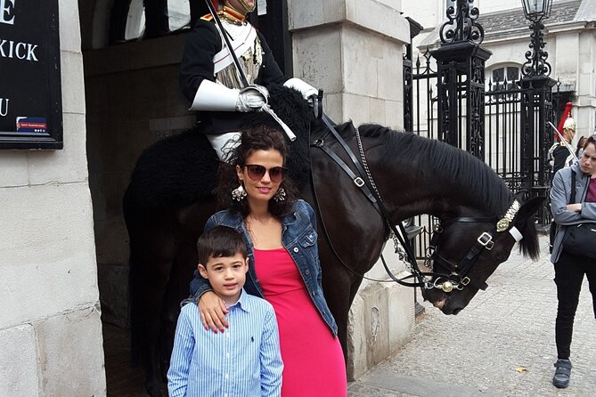 London Highlights Family-Friendly Walking Tour with Top Guide - Stop 1: Westminster Abbey exterior and the crown-and-burial stories