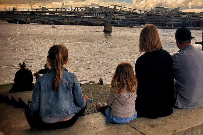 London History Taxi Tours - City of London and Southwark Bridge: finance, Romans, writers, theater, and the Thames edge