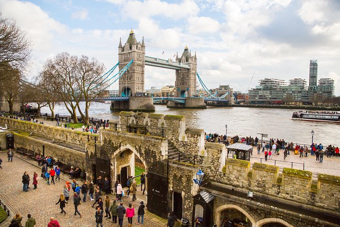 London In One Day Tour with River Cruise & London Eye Option - Thames River cruise from Tower Pier to Westminster Pier: short, but a strong reset