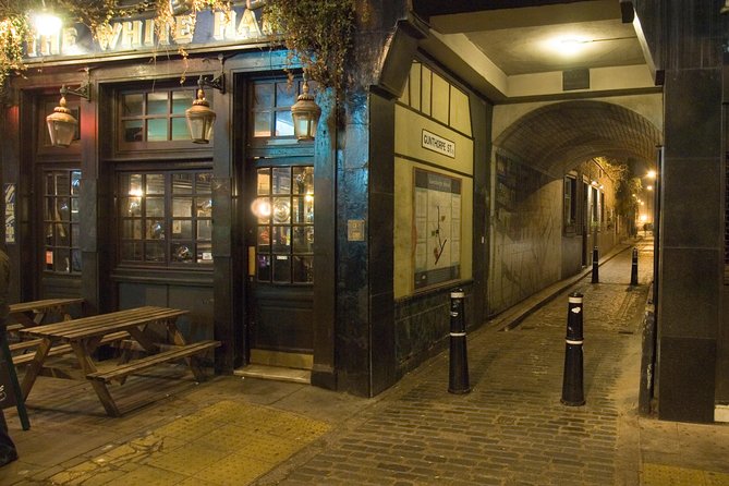 London Jack The Ripper Guided Walking Tour - Photos, press reports, and the discussion time that makes it stick