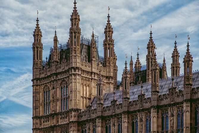 London: Landmarks Walking Tour & Harry Potter Walking Tour - West End to markets: oldest market in London and guard-change routes