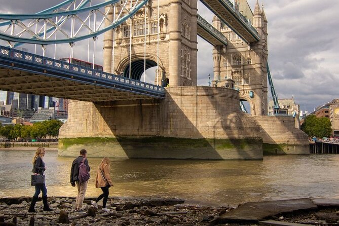 London Like a Local, Private & Personalized (2-3 hrs) - From Caffè Nero to Trafalgar Square: getting your bearings fast