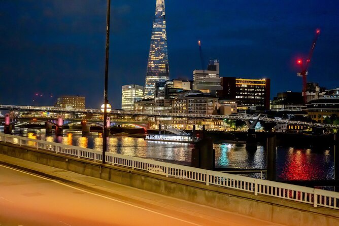 London Night Tour See the City Lights - Tower of London in Atmospheric Lighting