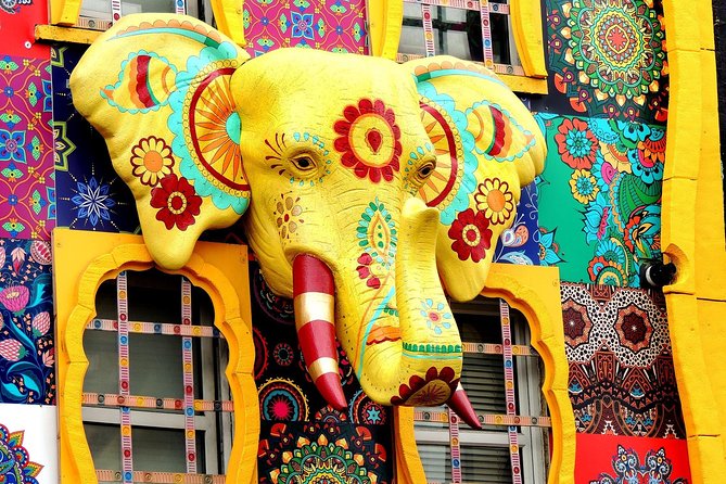 London Private Music Tour with a Local Guide Tailored to Your Interests - Street food choices, from global bites to Poppies fish and chips