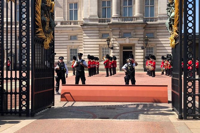 London River Cruise & Westminster Walking Tour - Whitehall and Horse Guards Parade: where photos meet real-world layout