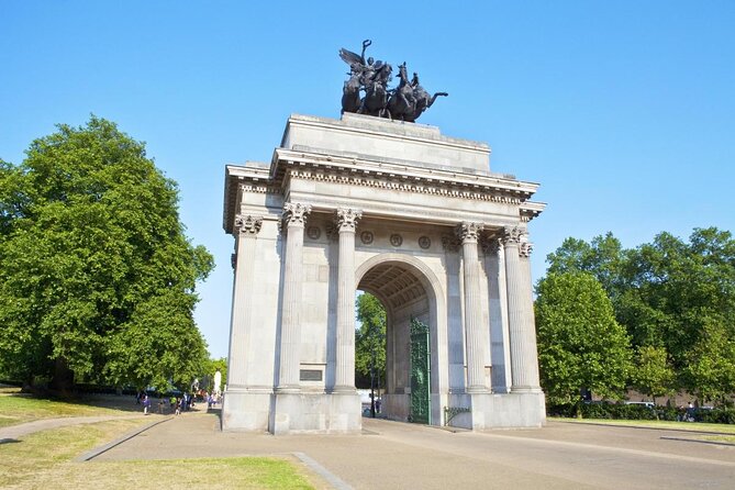 London Rogues and Rebels - Buckingham Palace to Westminster Abbey, seeing the big names from new angles