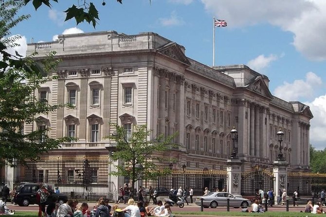 London Royal Highlights - Private Taxi Tour with Hotel Pickup - The guide, the onboard commentary, and how the day stays flexible