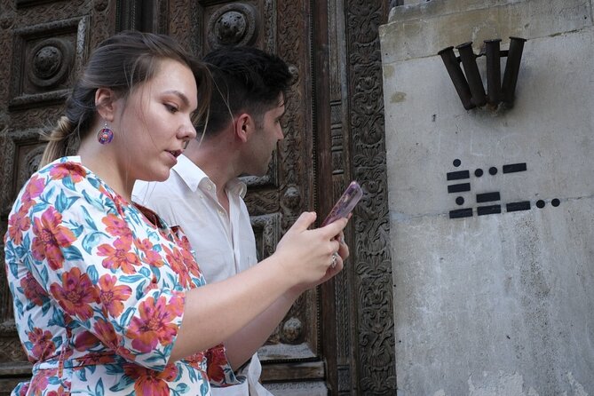 London’s Crown Secret: Self-Guided Royal Puzzle Quest - King George VI and Queen Elizabeth Memorial, Then Pickering Place and John Lobb
