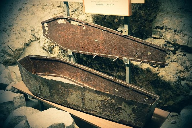 London's Hidden Gems and Secret History Private Guided Tour - Smithfield Market, Trials, and the Smell of Real London