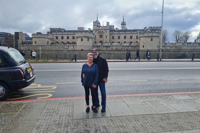 London Sightseeing Private Black Cab Tour with Hotel Pick Up - Buckingham Palace to Downing Street: Royal Ceremony Meets Tight Security