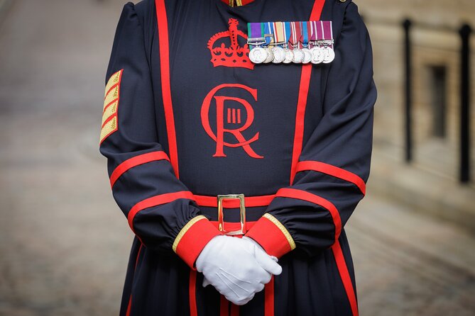London Sightseeing Tour: Guard Change with Tower of London Option - Finish options: London Eye ride vs Harrods cream tea