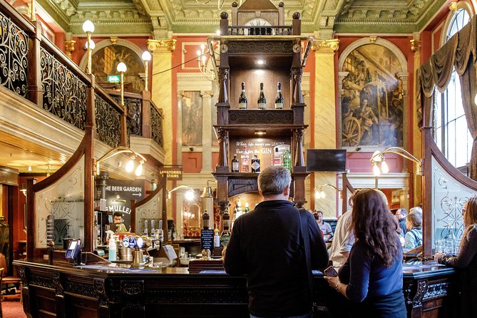 London Small Group Tour of Historical Pubs - A 3.5-hour pub walk that feels like a guided city story