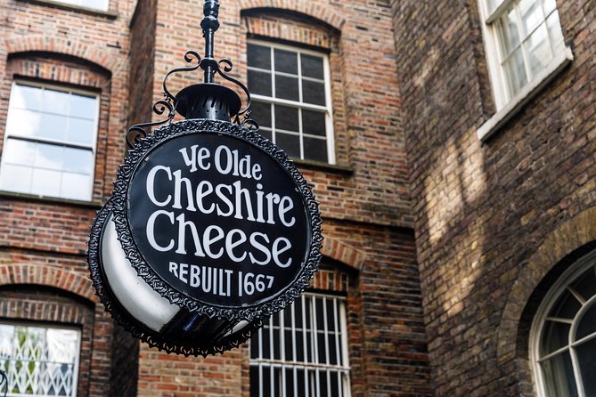 London Small Group Tour of Historical Pubs - Fleet Street, gin palaces, and where the writers really hung out