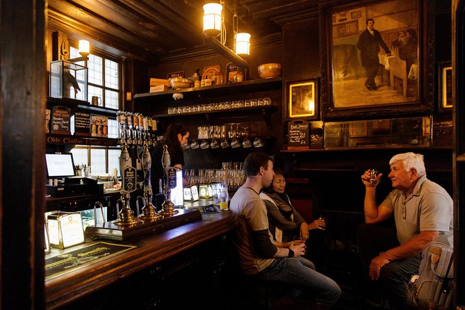 London Small Group Tour of Historical Pubs - The Dickens-era 17th-century pub stop with Conan Doyle and Tennyson