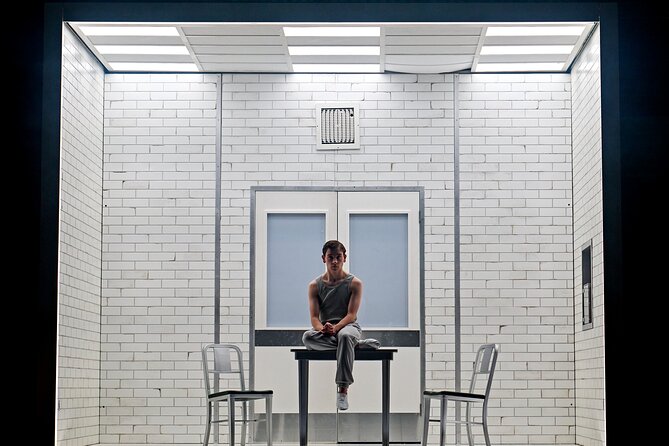London Theatre: Stranger Things: The First Shadow - Getting There and Settling In Without Stress