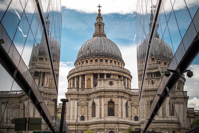 London through the lens: Iconic photo spots, hidden gems & food. - City of London focus: St Paul’s Cathedral plus the quiet side lanes