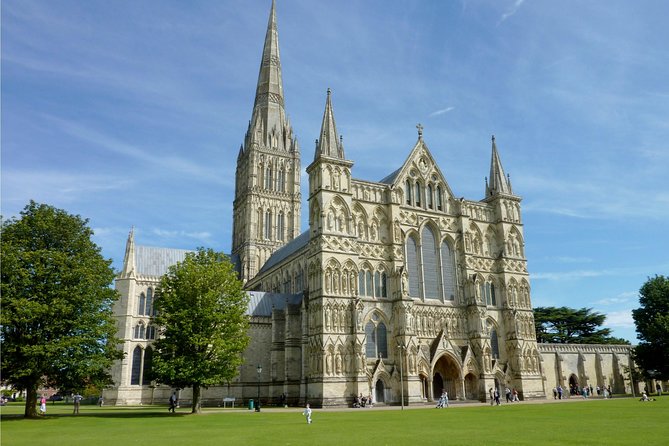 London to Southampton via Stonehenge and Salisbury - Salisbury Cathedral in 30 minutes, plus day-of tickets