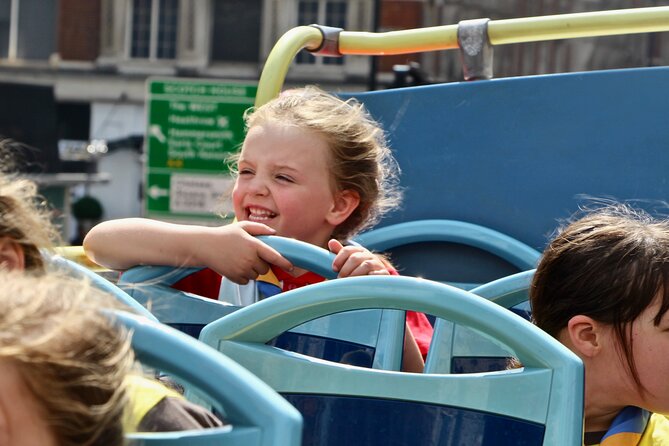 London Tootbus Kids Tour with Bespoke Live Guided Commentary - Live child-friendly narration: what to expect from the guide