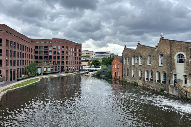 London Walking Tour: Camden Town Photography Walkabout - What to bring for street art photography on this route