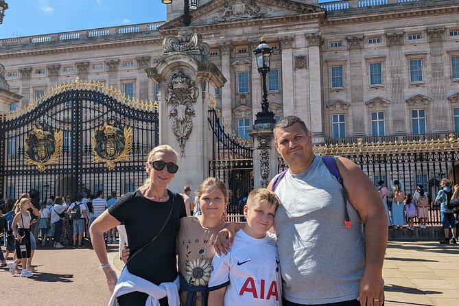 LONDON Westminster Private Walking Tour fully flexible - The Mall and Trafalgar Link: Admiralty Arch Close-Up Stories