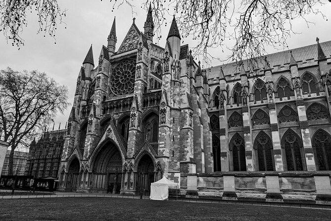 LONDON Westminster Private Walking Tour fully flexible - Royal Parks Walks: St James’s Park to King George VI and Queen Elizabeth