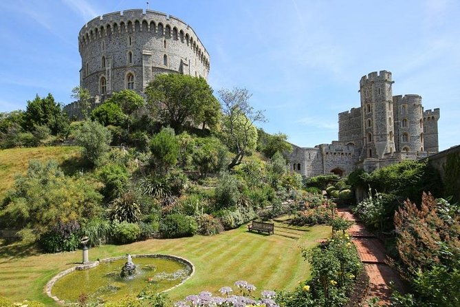 London, Windsor Castle, Hampton Court Palace with Free Snack Pack - Windsor Castle State Apartments and St George’s Chapel, Fast But Focused