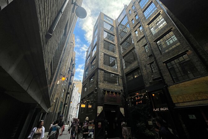 London Witches and History Walking Tour - Borough Market Pass-By Energy: Spooky Stories with Real Everyday Life