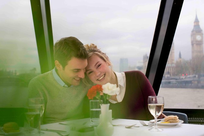 Lunch River Cruise on the Thames with 2-Course Meal - Commentary While You Eat, Live or Recorded and How to Make It Work