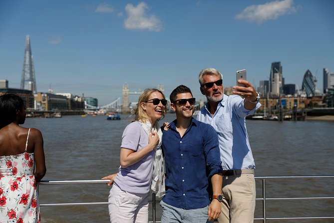 Lunch River Cruise on the Thames with 2-Course Meal - Service and Value, What the Crew Does Well