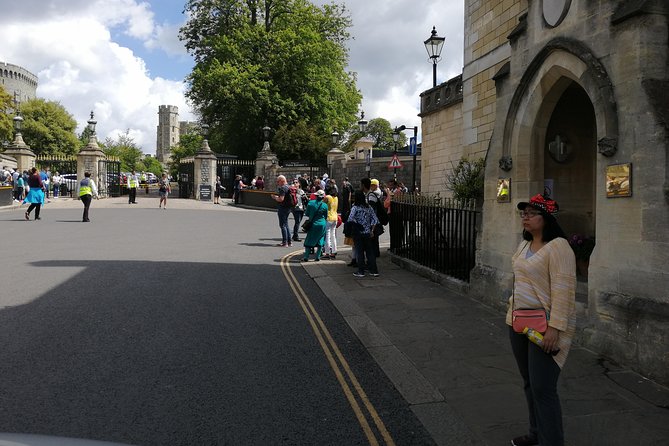 Luxury Private Day Hire London-London Stopover at Windsor & Hampton Court Palace - Pickup, luxury Mercedes van, and what comfort actually buys you
