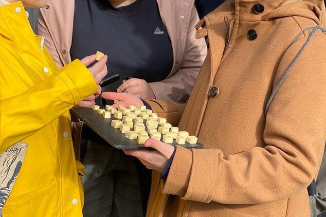 Manchester Cheese Crawl : Guided Food Tour - Fizz with cheese, and how to manage it