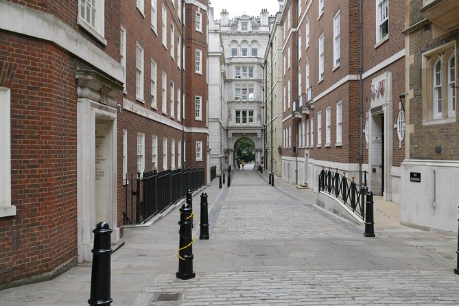 Mary Poppins Small Group Walking Tour of London - Middle Temple Hall and the feel of London film streets