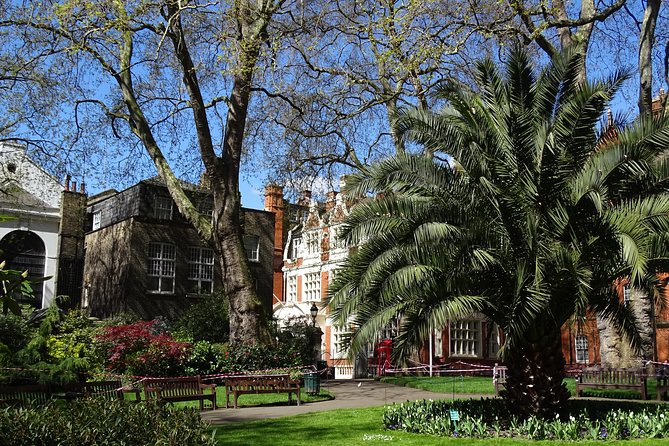 Mayfair, London's famous aristocratic village - Exclusive, Private Walking Tour - Entering the world of Mayfair, without the tour-bus blur