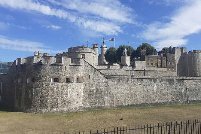 Medieval History Walking Tour from The Tower of London - London Bridge through the ages: from 43AD to the Great Fire of 1212